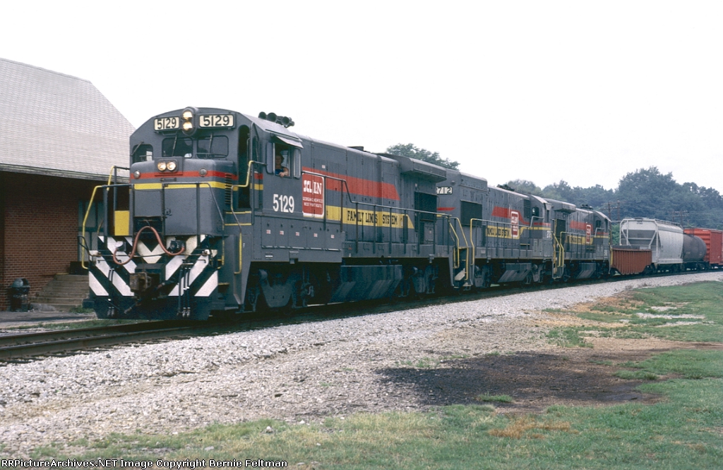 Seaboard System B237 5129, leading Atlanta & West Point train 413 past the depot,